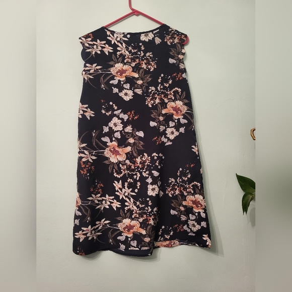 Keyhole Neck Dress - Picture 5 of 6